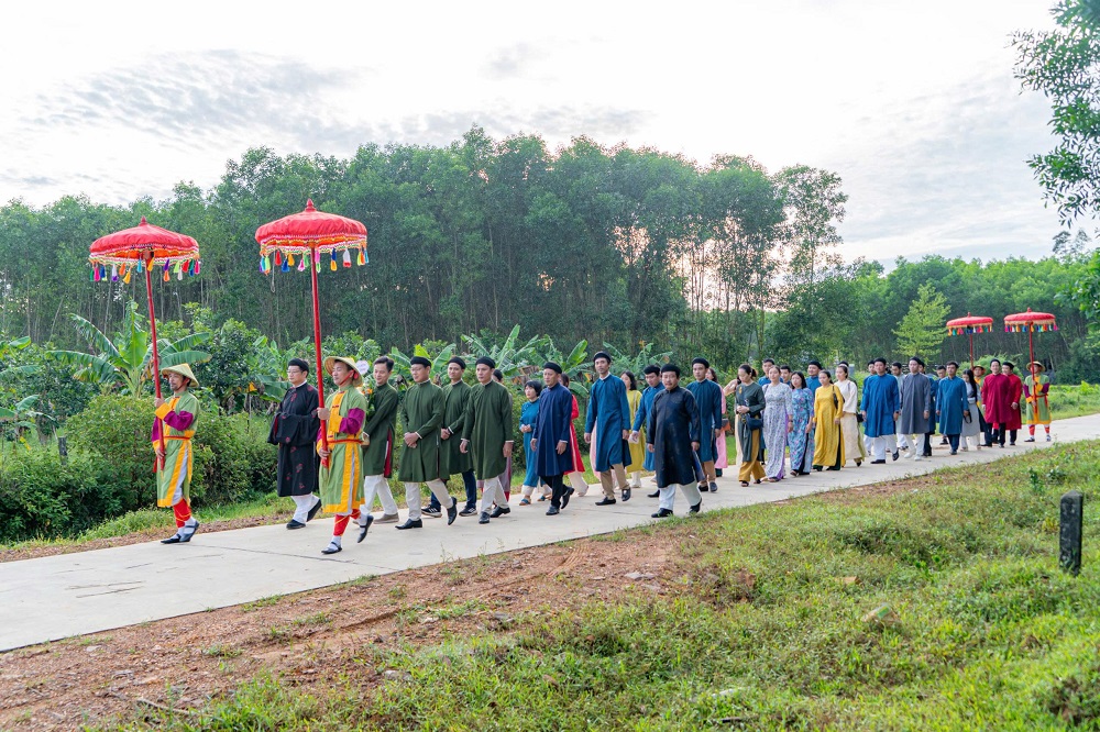 Huế tri ân Võ vương Nguyễn Phúc Khoát: Hành trình về nguồn qua tà áo dài ngũ thân Huế tri ân Võ vương Nguyễn Phúc Khoát: Hành trình về nguồn qua tà áo dài ngũ thân