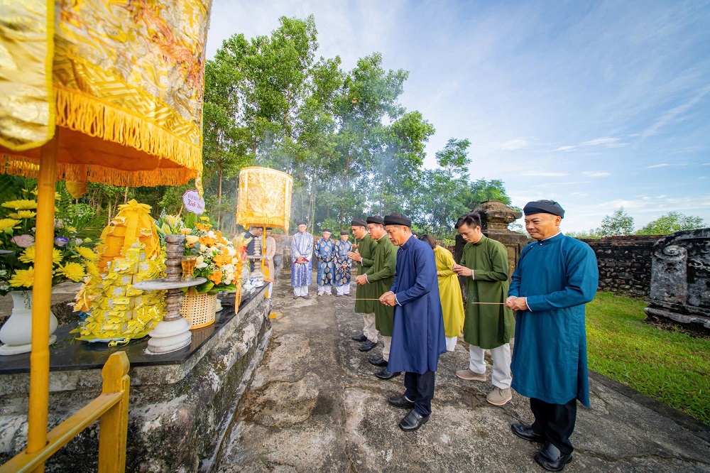 Huế tri ân Võ vương Nguyễn Phúc Khoát: Hành trình về nguồn qua tà áo dài ngũ thân Huế tri ân Võ vương Nguyễn Phúc Khoát: Hành trình về nguồn qua tà áo dài ngũ thân