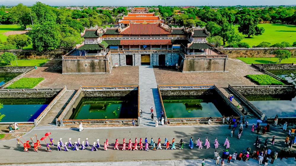 Huế tri ân Võ vương Nguyễn Phúc Khoát: Hành trình về nguồn qua tà áo dài ngũ thân Huế tri ân Võ vương Nguyễn Phúc Khoát: Hành trình về nguồn qua tà áo dài ngũ thân