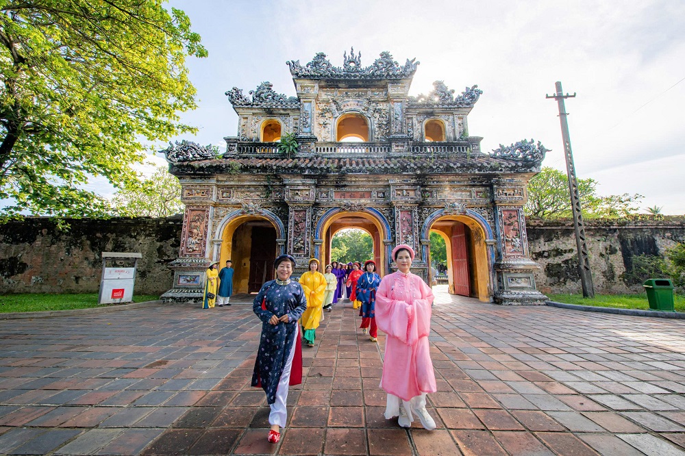 Huế tri ân Võ vương Nguyễn Phúc Khoát: Hành trình về nguồn qua tà áo dài ngũ thân Huế tri ân Võ vương Nguyễn Phúc Khoát: Hành trình về nguồn qua tà áo dài ngũ thân