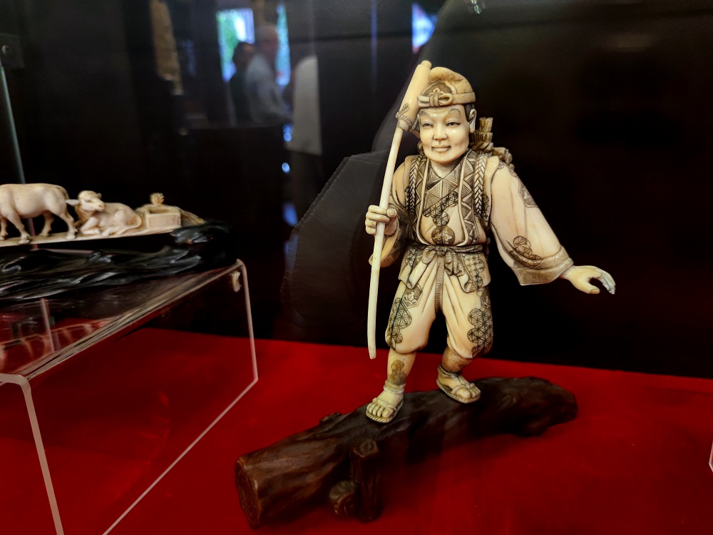 bảo tàng đồ sứ ký kiểu thời Nguyễn, triển lãm Ngọc Ngà Huế, nghệ thuật và tín ngưỡng thời Nguyễn, sưu tầm cổ ngoạn, bảo tàng tư nhân, 114 Mai Thúc Loan, văn hóa cung đình Huế, điểm hẹn văn hóa Huế bảo tàng đồ sứ ký kiểu thời Nguyễn, triển lãm Ngọc Ngà Huế, nghệ thuật và tín ngưỡng thời Nguyễn, sưu tầm cổ ngoạn, bảo tàng tư nhân, 114 Mai Thúc Loan, văn hóa cung đình Huế, điểm hẹn văn hóa Huế