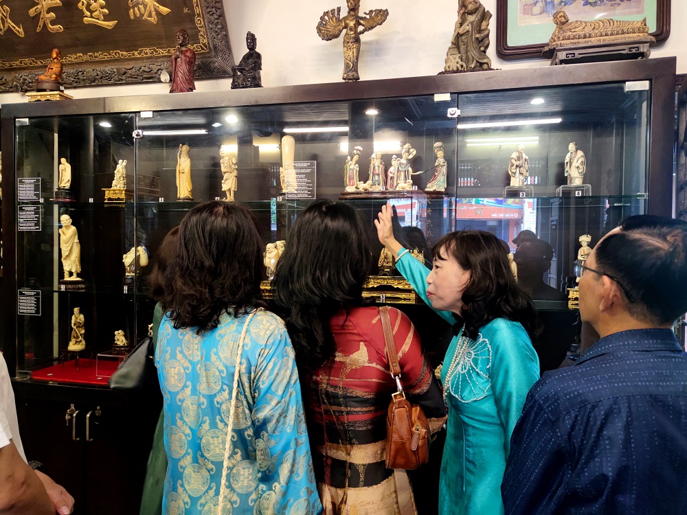 bảo tàng đồ sứ ký kiểu thời Nguyễn, triển lãm Ngọc Ngà Huế, nghệ thuật và tín ngưỡng thời Nguyễn, sưu tầm cổ ngoạn, bảo tàng tư nhân, 114 Mai Thúc Loan, văn hóa cung đình Huế, điểm hẹn văn hóa Huế bảo tàng đồ sứ ký kiểu thời Nguyễn, triển lãm Ngọc Ngà Huế, nghệ thuật và tín ngưỡng thời Nguyễn, sưu tầm cổ ngoạn, bảo tàng tư nhân, 114 Mai Thúc Loan, văn hóa cung đình Huế, điểm hẹn văn hóa Huế