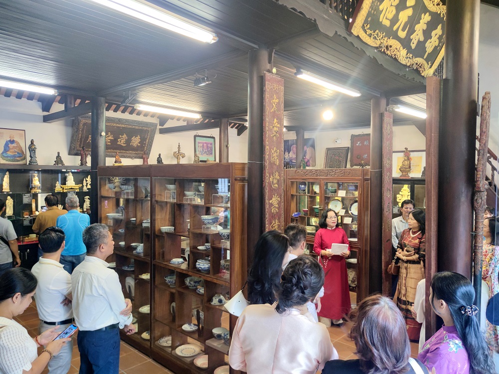 bảo tàng đồ sứ ký kiểu thời Nguyễn, triển lãm Ngọc Ngà Huế, nghệ thuật và tín ngưỡng thời Nguyễn, sưu tầm cổ ngoạn, bảo tàng tư nhân, 114 Mai Thúc Loan, văn hóa cung đình Huế, điểm hẹn văn hóa Huế bảo tàng đồ sứ ký kiểu thời Nguyễn, triển lãm Ngọc Ngà Huế, nghệ thuật và tín ngưỡng thời Nguyễn, sưu tầm cổ ngoạn, bảo tàng tư nhân, 114 Mai Thúc Loan, văn hóa cung đình Huế, điểm hẹn văn hóa Huế