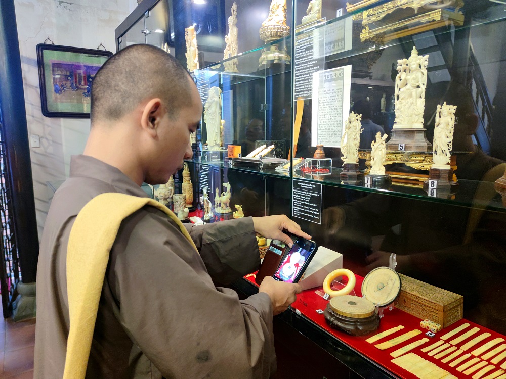 bảo tàng đồ sứ ký kiểu thời Nguyễn, triển lãm Ngọc Ngà Huế, nghệ thuật và tín ngưỡng thời Nguyễn, sưu tầm cổ ngoạn, bảo tàng tư nhân, 114 Mai Thúc Loan, văn hóa cung đình Huế, điểm hẹn văn hóa Huế bảo tàng đồ sứ ký kiểu thời Nguyễn, triển lãm Ngọc Ngà Huế, nghệ thuật và tín ngưỡng thời Nguyễn, sưu tầm cổ ngoạn, bảo tàng tư nhân, 114 Mai Thúc Loan, văn hóa cung đình Huế, điểm hẹn văn hóa Huế