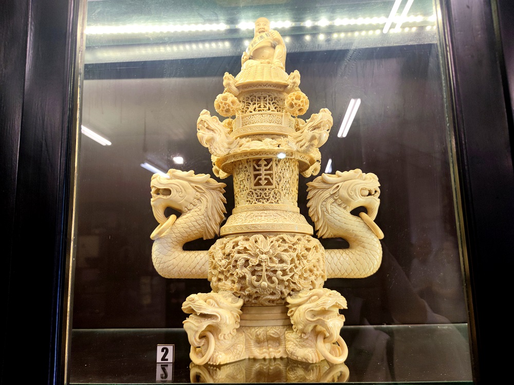 bảo tàng đồ sứ ký kiểu thời Nguyễn, triển lãm Ngọc Ngà Huế, nghệ thuật và tín ngưỡng thời Nguyễn, sưu tầm cổ ngoạn, bảo tàng tư nhân, 114 Mai Thúc Loan, văn hóa cung đình Huế, điểm hẹn văn hóa Huế