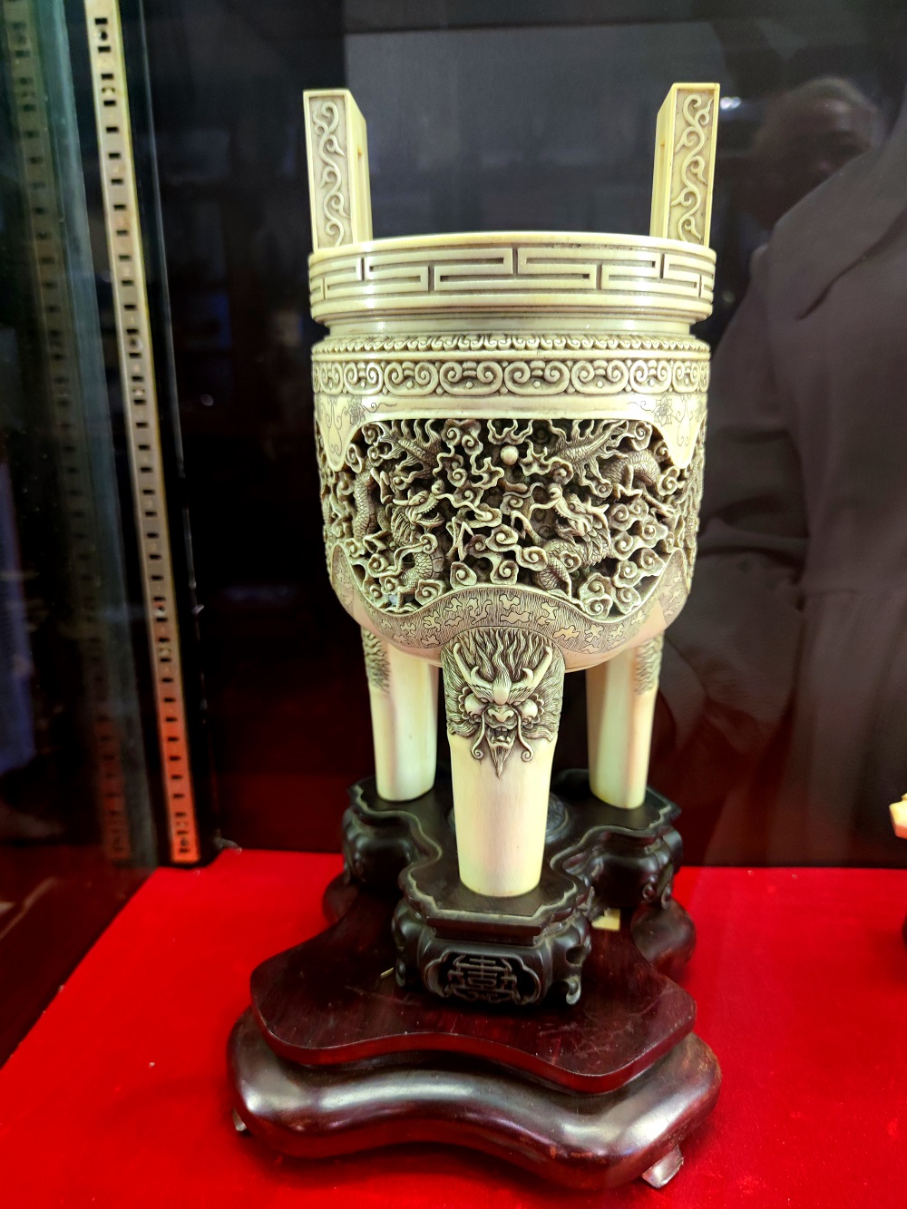 bảo tàng đồ sứ ký kiểu thời Nguyễn, triển lãm Ngọc Ngà Huế, nghệ thuật và tín ngưỡng thời Nguyễn, sưu tầm cổ ngoạn, bảo tàng tư nhân, 114 Mai Thúc Loan, văn hóa cung đình Huế, điểm hẹn văn hóa Huế