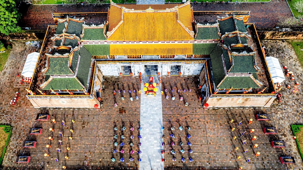 thành phố Huế, hiện đại, giữ gìn bản sắc, Đại Nội Huế, điện Kiến Trung, lầu Ngũ Phụng, Festival Huế, đô thị xanh, cầu Trường Tiền, đô thị di sản, phát triển bền vững