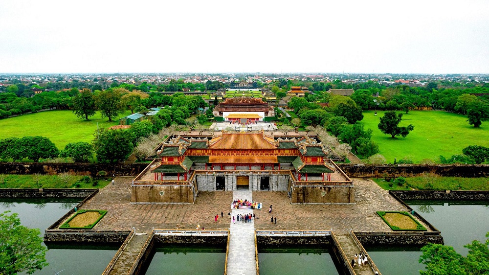 thành phố Huế, hiện đại, giữ gìn bản sắc, Đại Nội Huế, điện Kiến Trung, lầu Ngũ Phụng, Festival Huế, đô thị xanh, cầu Trường Tiền, đô thị di sản, phát triển bền vững