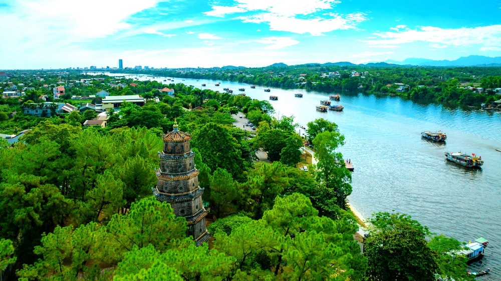 thành phố Huế, hiện đại, giữ gìn bản sắc, Đại Nội Huế, điện Kiến Trung, lầu Ngũ Phụng, Festival Huế, đô thị xanh, cầu Trường Tiền, đô thị di sản, phát triển bền vững