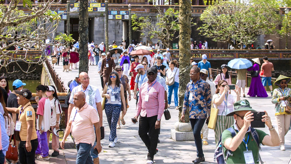 thành phố Huế, hiện đại, giữ gìn bản sắc, Đại Nội Huế, điện Kiến Trung, lầu Ngũ Phụng, Festival Huế, đô thị xanh, cầu Trường Tiền, đô thị di sản, phát triển bền vững