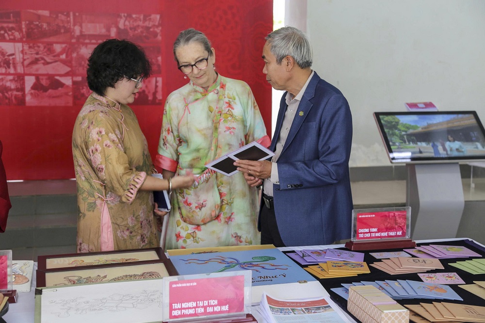 giáo dục di sản, trực quan sinh động, Andrea Teufel, chuyên gia Đức, điện phụng Tiên, Tô màu di sản; Trò chơi trí nhớ nghệ thuật; Sáng tạo 3D giáo dục di sản, trực quan sinh động, Andrea Teufel, chuyên gia Đức, điện phụng Tiên, Tô màu di sản; Trò chơi trí nhớ nghệ thuật; Sáng tạo 3D