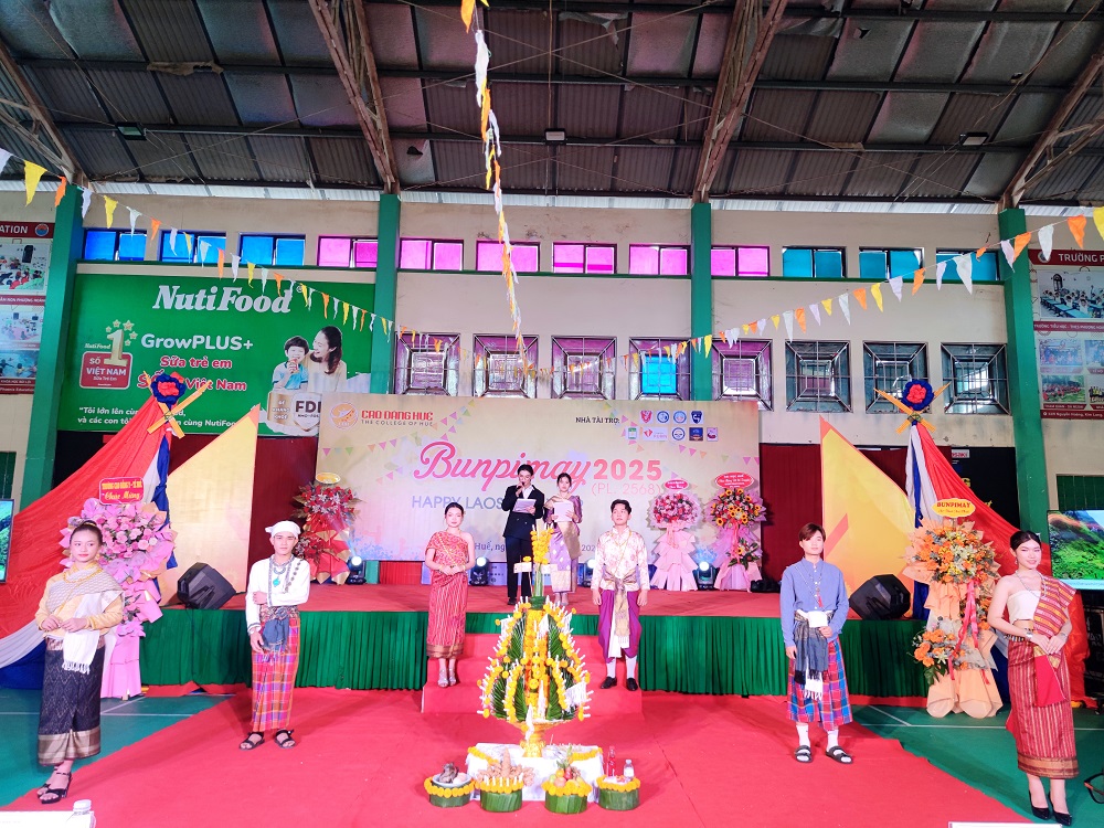 Trường Cao đẳng Huế đón Tết Bunpimay, Sinh viên Lào đón năm mới tại Huế, Văn hóa Lào tại Trường Cao đẳng Huế, Bunpimay Huế 2025 có gì đặc biệt, Lễ hội văn hóa Việt – Lào tại Huế, Giao lưu văn nghệ sinh viên Lào Việt tại Huế, Tết cổ truyền Lào Bunpimay là gì, Trường học tổ chức Bunpimay cho sinh viên Lào, Du học sinh Lào ăn Tết xa quê tại Huế Trường Cao đẳng Huế đón Tết Bunpimay, Sinh viên Lào đón năm mới tại Huế, Văn hóa Lào tại Trường Cao đẳng Huế, Bunpimay Huế 2025 có gì đặc biệt, Lễ hội văn hóa Việt – Lào tại Huế, Giao lưu văn nghệ sinh viên Lào Việt tại Huế, Tết cổ truyền Lào Bunpimay là gì, Trường học tổ chức Bunpimay cho sinh viên Lào, Du học sinh Lào ăn Tết xa quê tại Huế