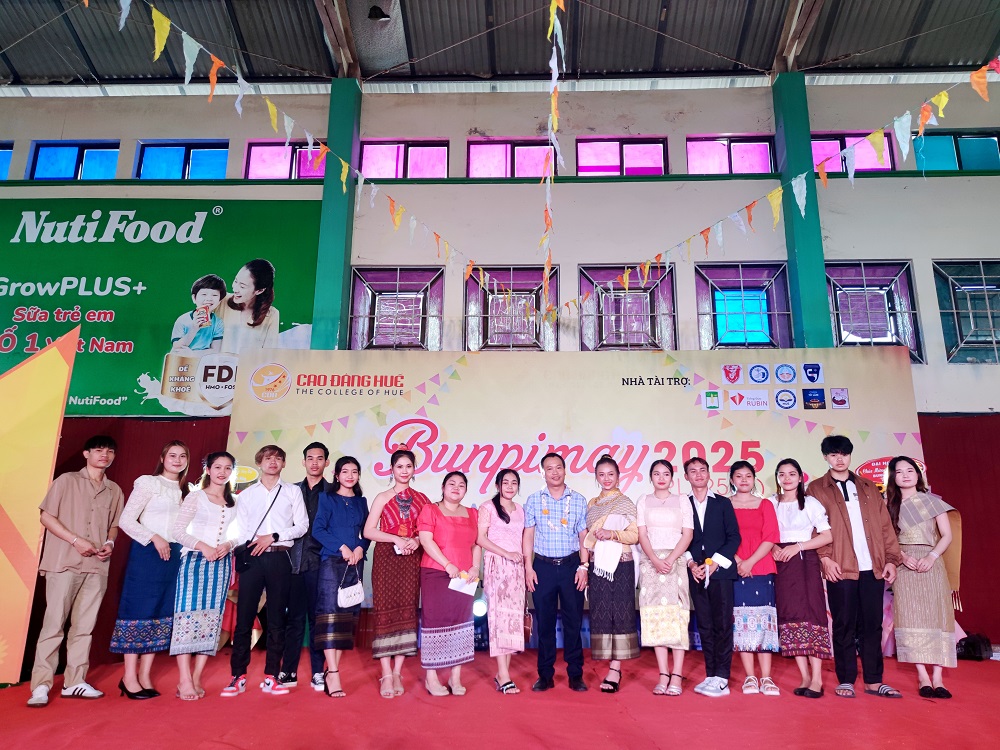 Trường Cao đẳng Huế đón Tết Bunpimay, Sinh viên Lào đón năm mới tại Huế, Văn hóa Lào tại Trường Cao đẳng Huế, Bunpimay Huế 2025 có gì đặc biệt, Lễ hội văn hóa Việt – Lào tại Huế, Giao lưu văn nghệ sinh viên Lào Việt tại Huế, Tết cổ truyền Lào Bunpima Trường Cao đẳng Huế đón Tết Bunpimay, Sinh viên Lào đón năm mới tại Huế, Văn hóa Lào tại Trường Cao đẳng Huế, Bunpimay Huế 2025 có gì đặc biệt, Lễ hội văn hóa Việt – Lào tại Huế, Giao lưu văn nghệ sinh viên Lào Việt tại Huế, Tết cổ truyền Lào Bunpima