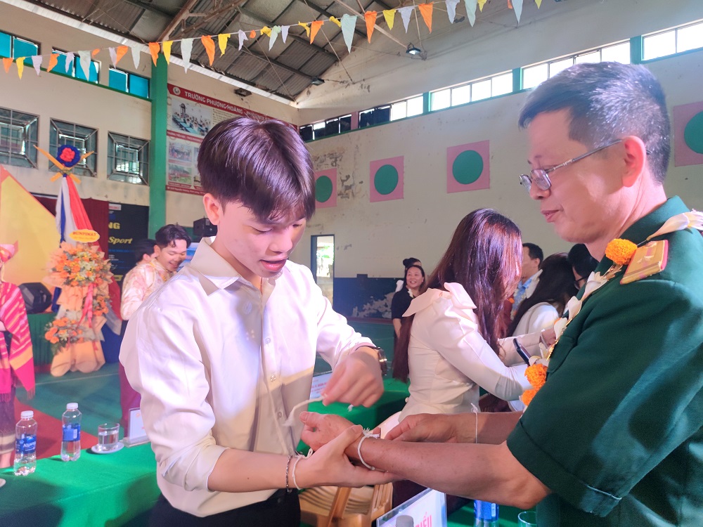 Trường Cao đẳng Huế đón Tết Bunpimay, Sinh viên Lào đón năm mới tại Huế, Văn hóa Lào tại Trường Cao đẳng Huế, Bunpimay Huế 2025 có gì đặc biệt, Lễ hội văn hóa Việt – Lào tại Huế, Giao lưu văn nghệ sinh viên Lào Việt tại Huế, Tết cổ truyền Lào Bunpimay là gì, Trường học tổ chức Bunpimay cho sinh viên Lào, Du học sinh Lào ăn Tết xa quê tại Huế Trường Cao đẳng Huế đón Tết Bunpimay, Sinh viên Lào đón năm mới tại Huế, Văn hóa Lào tại Trường Cao đẳng Huế, Bunpimay Huế 2025 có gì đặc biệt, Lễ hội văn hóa Việt – Lào tại Huế, Giao lưu văn nghệ sinh viên Lào Việt tại Huế, Tết cổ truyền Lào Bunpimay là gì, Trường học tổ chức Bunpimay cho sinh viên Lào, Du học sinh Lào ăn Tết xa quê tại Huế