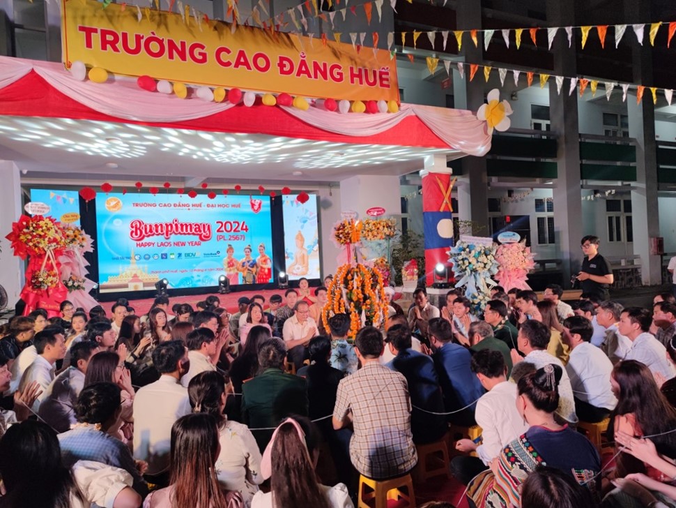 Trường Cao đẳng Huế đón Tết Bunpimay, Sinh viên Lào đón năm mới tại Huế, Văn hóa Lào tại Trường Cao đẳng Huế, Bunpimay Huế 2025 có gì đặc biệt, Lễ hội văn hóa Việt – Lào tại Huế, Giao lưu văn nghệ sinh viên Lào Việt tại Huế, Tết cổ truyền Lào Bunpima Trường Cao đẳng Huế đón Tết Bunpimay, Sinh viên Lào đón năm mới tại Huế, Văn hóa Lào tại Trường Cao đẳng Huế, Bunpimay Huế 2025 có gì đặc biệt, Lễ hội văn hóa Việt – Lào tại Huế, Giao lưu văn nghệ sinh viên Lào Việt tại Huế, Tết cổ truyền Lào Bunpima