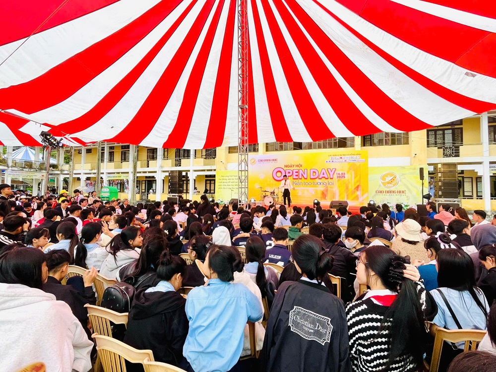 Đông đảo các em học sinh về tham gia Ngày hội Open Day 2025 tại Trường Cao đẳng Huế Đông đảo các em học sinh về tham gia Ngày hội Open Day 2025 tại Trường Cao đẳng Huế