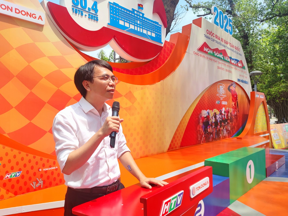 trao học bổng, Huế hiếu học, học bổng toàn khóa, dành cho sinh viên Huế, năm học 2024 - 2025 trao học bổng, Huế hiếu học, học bổng toàn khóa, dành cho sinh viên Huế, năm học 2024 - 2025