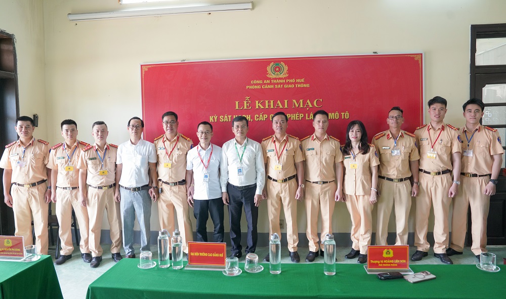 kỳ thi sát hạch lái xe, thi sát hạch lái xe tại Huế, Trường Cao đẳng Huế, lần đầu tiên, chuyển giao nhiệm vụ, Công an thành phố Huế, tiếp nhận nhiệm vụ sát hạch, Trung tâm sát hạch lái xe Trường cao đẳng Huế, 365 Điện Biên Phủ, 250 học viên