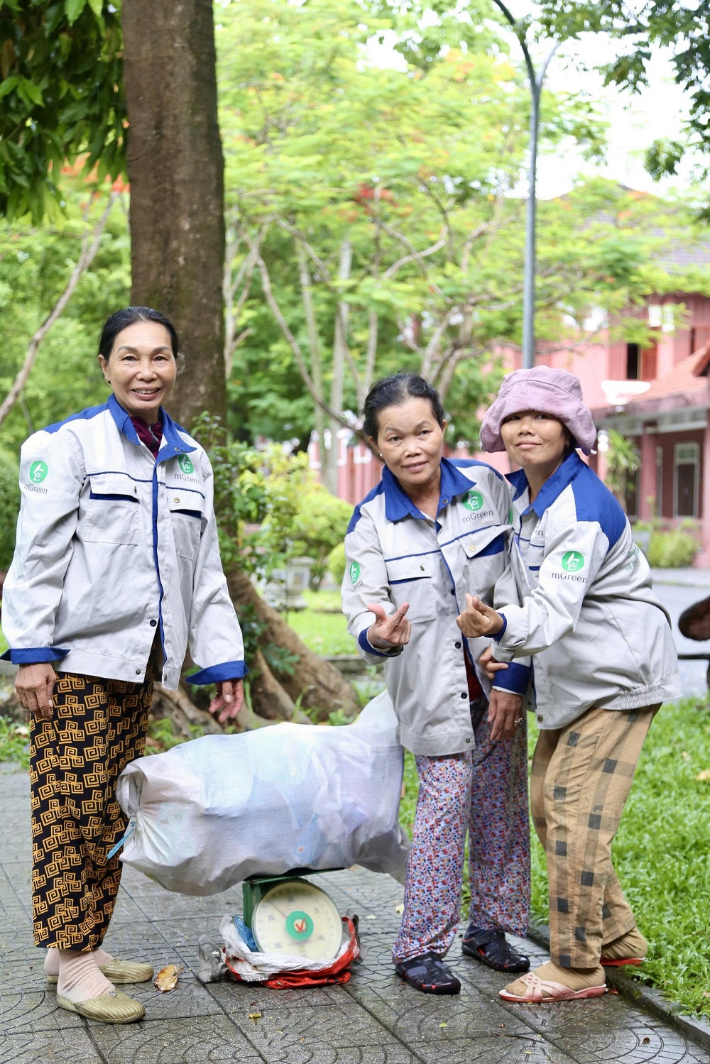 ra mắt,  tổ hợp tác nghề ve chai công nghệ, ve chai công nghệ, thu gom phế liệu thông minh, ứng dụng mGreen, mGreen Collector, Trần Thị Thoa, Giám đốc Dự án mGreen Huế, Huế đô thị giảm nhựa, mô hình sinh kế tuần hoàn, phân loại rác tại nguồn, thành phố xanh quốc gia, thành phố Huế, WWF Việt Nam ra mắt,  tổ hợp tác nghề ve chai công nghệ, ve chai công nghệ, thu gom phế liệu thông minh, ứng dụng mGreen, mGreen Collector, Trần Thị Thoa, Giám đốc Dự án mGreen Huế, Huế đô thị giảm nhựa, mô hình sinh kế tuần hoàn, phân loại rác tại nguồn, thành phố xanh quốc gia, thành phố Huế, WWF Việt Nam