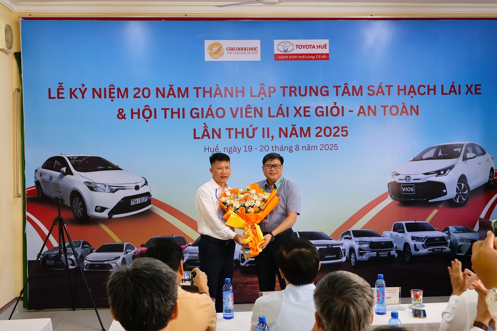 Hội thi, Giáo viên lái xe giỏi – An toàn, lần thứ 2, Trường Cao đẳng Huế, Công ty Cổ phần Toyota Huế, giáo viên lái xe giỏi, Đào tạo lái xe Huế, Kỷ niệm 20 năm thành lập, Trung tâm Sát hạch lái xe, Cao đẳng Huế, an toàn giao thông đường bộ Hội thi, Giáo viên lái xe giỏi – An toàn, lần thứ 2, Trường Cao đẳng Huế, Công ty Cổ phần Toyota Huế, giáo viên lái xe giỏi, Đào tạo lái xe Huế, Kỷ niệm 20 năm thành lập, Trung tâm Sát hạch lái xe, Cao đẳng Huế, an toàn giao thông đường bộ