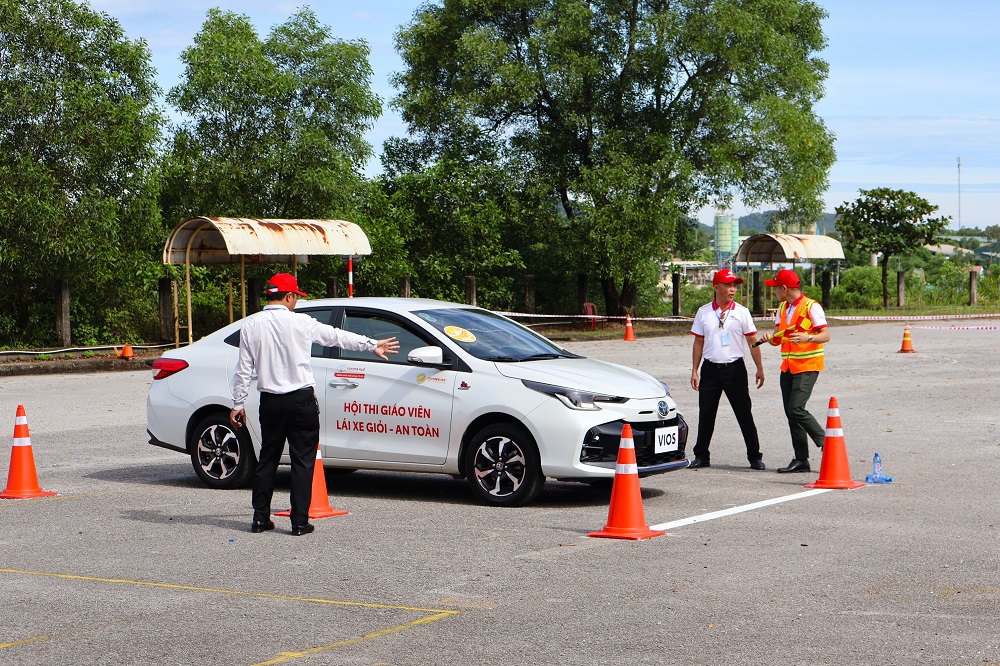 Hội thi, Giáo viên lái xe giỏi – An toàn, lần thứ 2, Trường Cao đẳng Huế, Công ty Cổ phần Toyota Huế, giáo viên lái xe giỏi, Đào tạo lái xe Huế, Kỷ niệm 20 năm thành lập, Trung tâm Sát hạch lái xe, Cao đẳng Huế, an toàn giao thông đường bộ Hội thi, Giáo viên lái xe giỏi – An toàn, lần thứ 2, Trường Cao đẳng Huế, Công ty Cổ phần Toyota Huế, giáo viên lái xe giỏi, Đào tạo lái xe Huế, Kỷ niệm 20 năm thành lập, Trung tâm Sát hạch lái xe, Cao đẳng Huế, an toàn giao thông đường bộ