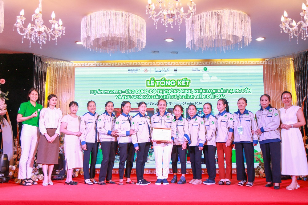 Dự án, Huế đô thị giảm nhựa, WWF Việt Nam, Ứng dụng mGreen, ứng dụng mGreen Collector, phân loại rác tại nguồn, tích điểm đổi quà, Tổ hợp tác nghề ve chai - thu gom phế liệu, thành phố Huế Dự án, Huế đô thị giảm nhựa, WWF Việt Nam, Ứng dụng mGreen, ứng dụng mGreen Collector, phân loại rác tại nguồn, tích điểm đổi quà, Tổ hợp tác nghề ve chai - thu gom phế liệu, thành phố Huế