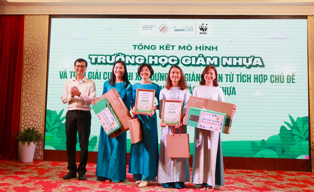 tổng kết, mô hình Trường học giảm nhựa năm 2022 - 2024, thành phố Huế, WWF Việt Nam, Dự án Huế - Đô thị giảm nhựa ở miền Trung Việt Nam, Dự án TVA, trao giải, cuộc thi, xây dựng bài giảng điện tử, tích hợp, chủ đề, ô nhiễm rác thải nhựa năm 2024