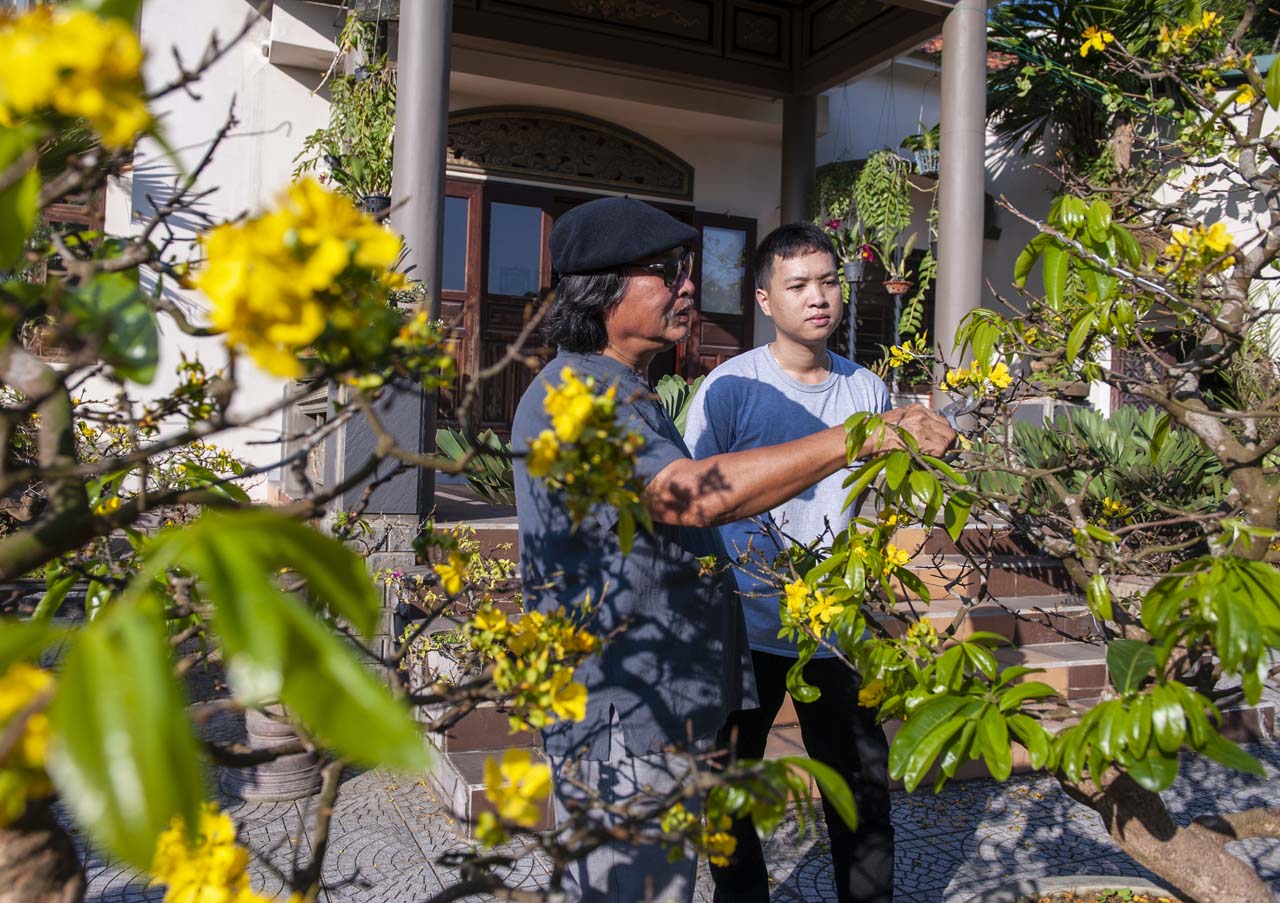 His father’s passion for the apricot tree passed on to Nham His father’s passion for the apricot tree passed on to Nham