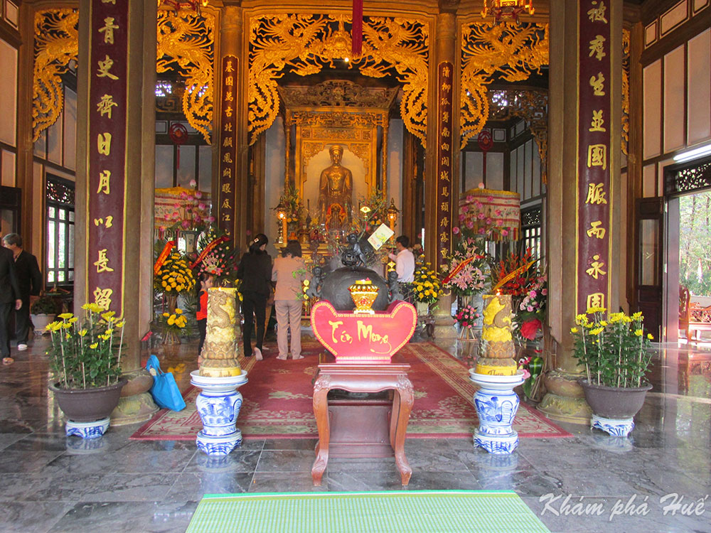 Lễ hội đền Huyền Trân