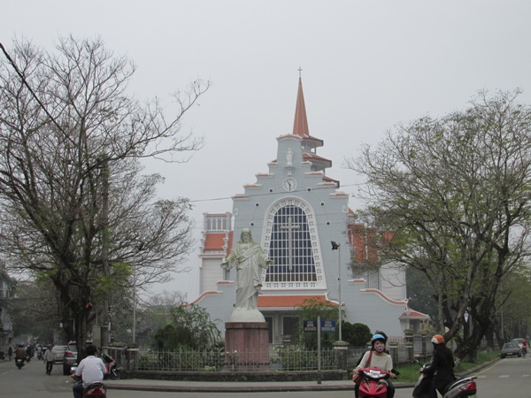 Nhà thờ Dòng Chúa Cứu Thế - Huế - khamphahue.com.vn