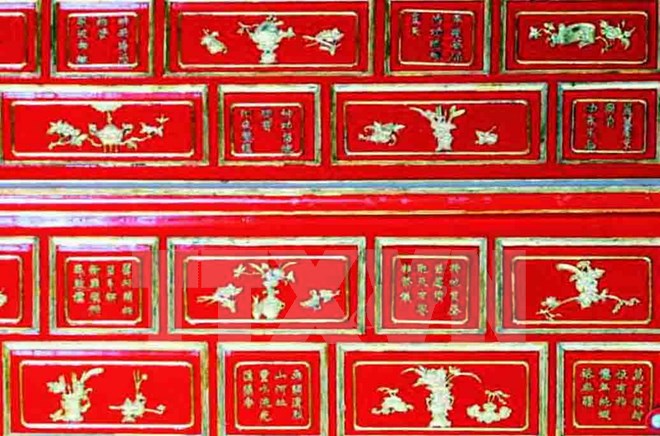 Phong cách trang trí “nhất thi nhất họa” trên kiến trúc cung đình Huế. (Ảnh: Quốc Việt/TTXVN)