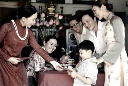 Ý nghĩa phong tục lì xì ngày tết là dịp để trao đổi tình cảm giữa các thành viên trong gia đình. Đây là nét đặc trưng của văn hóa truyền thống Việt Nam và có ý nghĩa rất sâu sắc. Hãy cùng tìm hiểu thêm, để hiểu rõ hơn về ý nghĩa của phong tục lì xì trong ngày tết, trên trang web của chúng tôi.