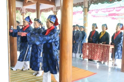 Lễ thu tế tại đình làng Thanh Thủy Chánh (Ảnh: Ngọc Bích)