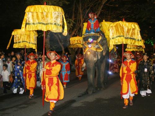 Lễ tế được diễn ra trang trọng vào lúc rạng sáng nhưng luôn thu hút sự tham gia của nhân dân Thừa Thiên Huế