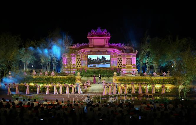 Khai mạc Festival Nghề truyền thống Huế lần thứ 8 - năm 2019 với chủ đề "Tinh hoa nghề Việt", tối 26/4/2019. Ảnh: Hồ Cầu/TTXVN
