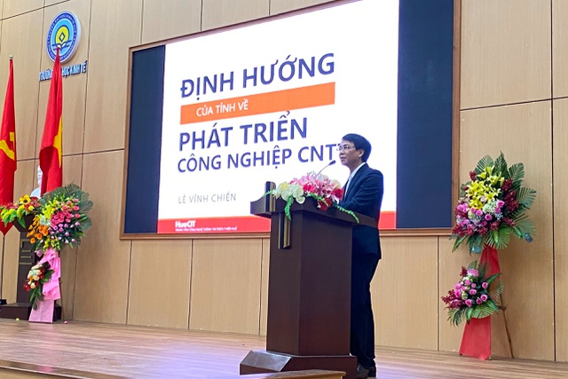 Ông Lê Vĩnh Chiến, Phó GĐ Trung tâm CNTT tỉnh Thừa Thiên Huế chia sẻ thông tin tại chương trình