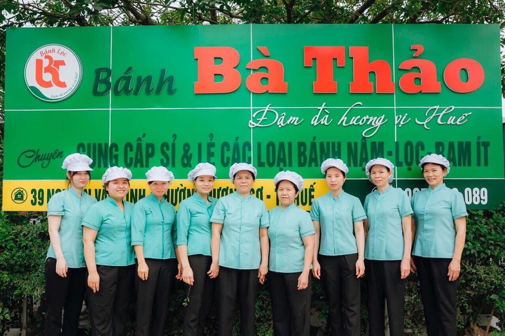 Hình ảnh chuyên nghiệp của đội ngũ nhân sự cơ sở Bánh bèo nậm lọc Bà Thảo
