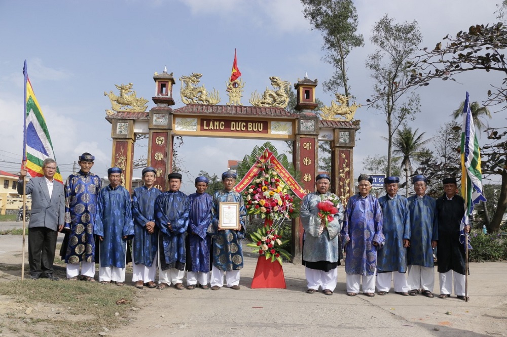Làng Đức Bưu đón nhận bằng công nhận Làng nghề truyền thống tỉnh Thừa Thiên Huế đầu tháng 2/2021.