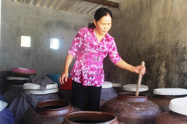 Làng nghề nước mắm Huế (Ảnh: Báo Thừa Thiên Huế)
