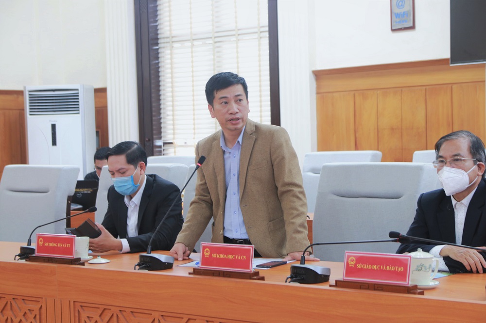 Ông Nguyễn Kim Tùng - Phó Giám đốc Sở Khoa học và Công nghệ trả lời thắc mắc về Cuộc thi tại Chương trình