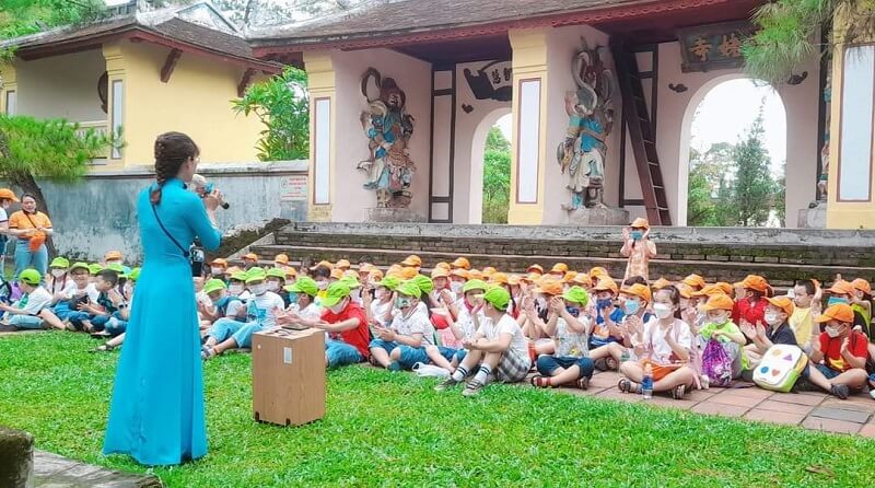 Học sinh thành phố Huế tham quan, tìm hiểu các di tích trên địa bàn...