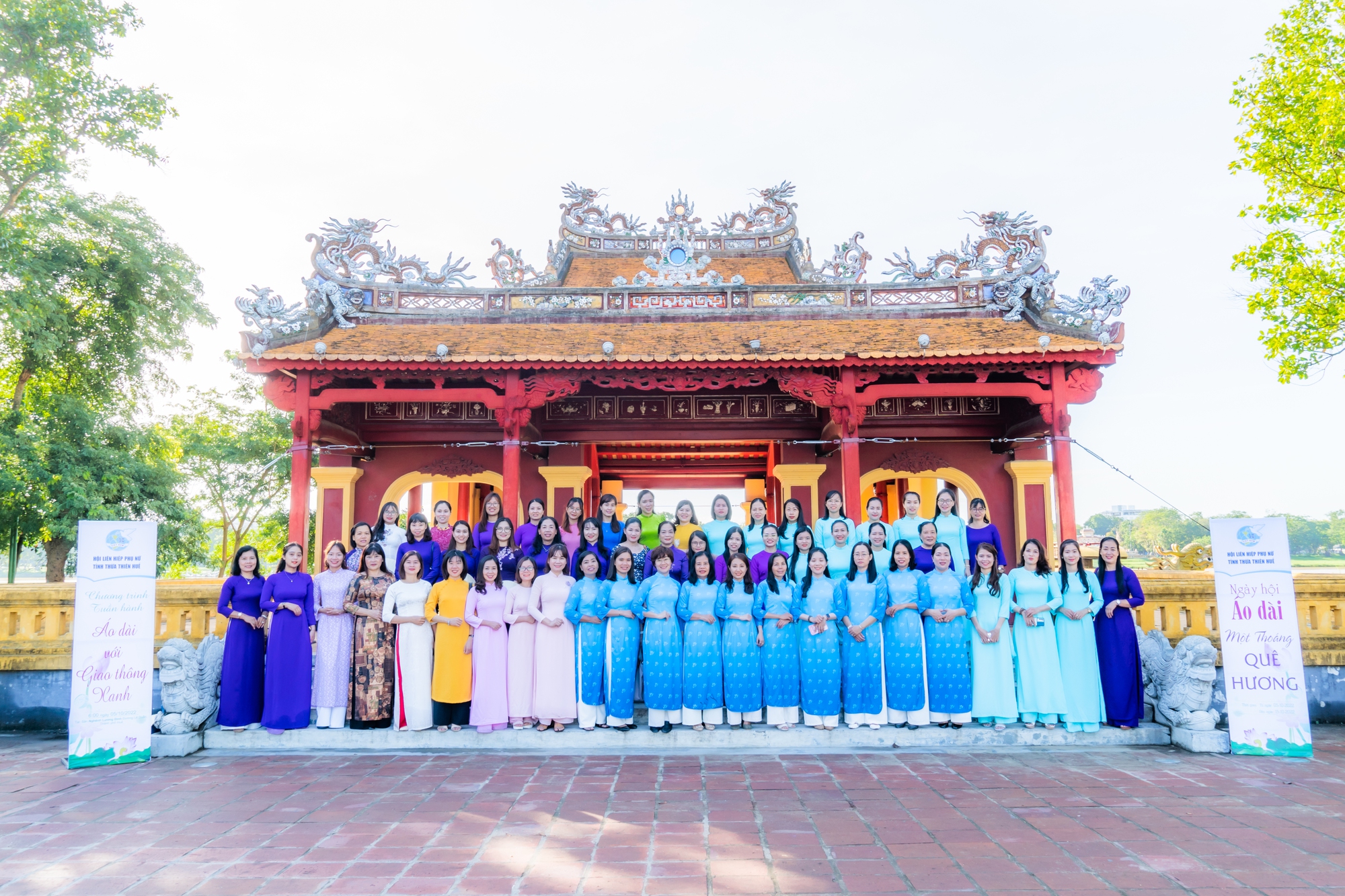 Hội LHPN tỉnh Thừa Thiên Huế đã tổ chức Tuần hành “Áo dài với giao thông xanh”. 