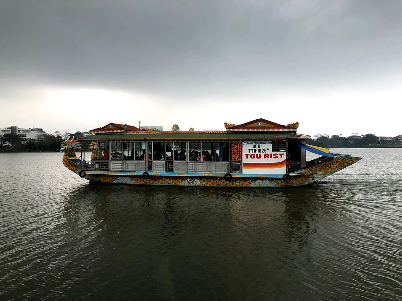 Nghe ca Huế trên sông Hương