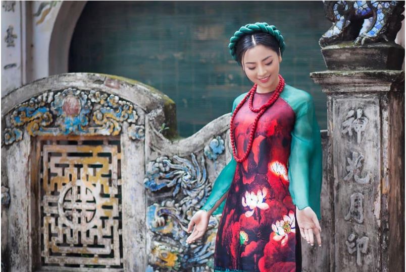 Áo dài được coi là một biểu tưởng của Việt Nam trong làng thời trang. (Ảnh: Áo dài La sen Vũ)