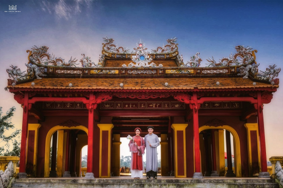 Hoa Nghiêm cổ phục Việt