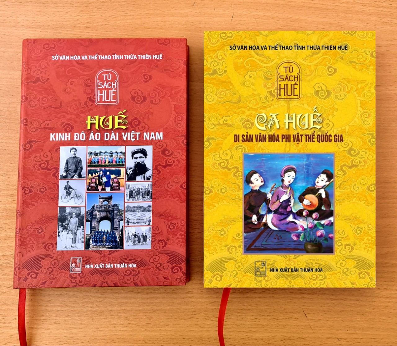 Giới thiệu ấn phẩm mới của Tủ sách Huế: Huế - Kinh đô áo dài Việt Nam và Ca Huế - Di sản văn hóa phi vật thể quốc gia