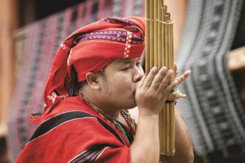 The melodious tunes of khèn (pan-pipes) captivate people's hearts