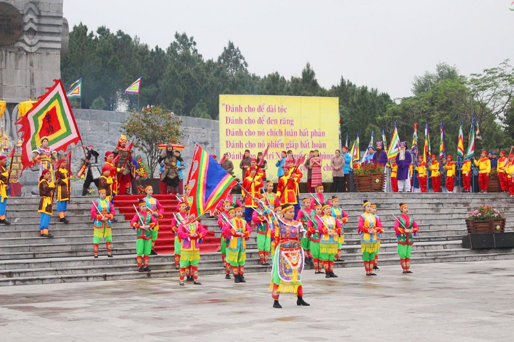 Hoạt cảnh Tiếng trống Núi Bân ca ngợi công lao người anh hùng Quang Trung Nguyễn Huệ. Ảnh: Quỳnh Chi