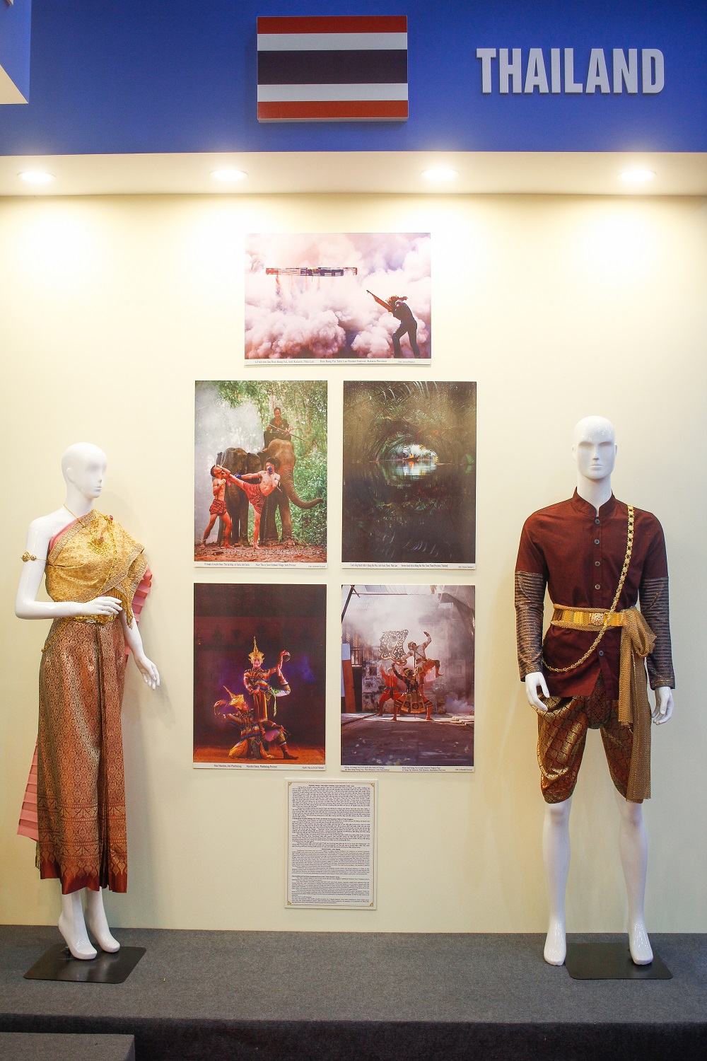 Triển lãm “Trang phục truyền thống các nước ASEAN”