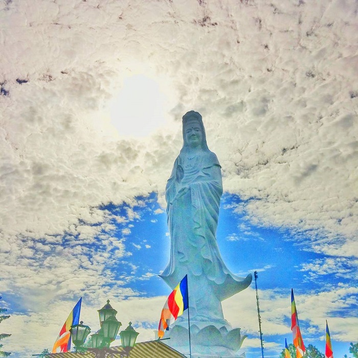 Tượng Phật Đứng - Điểm đến chiêm bái linh thiêng xứ Huế